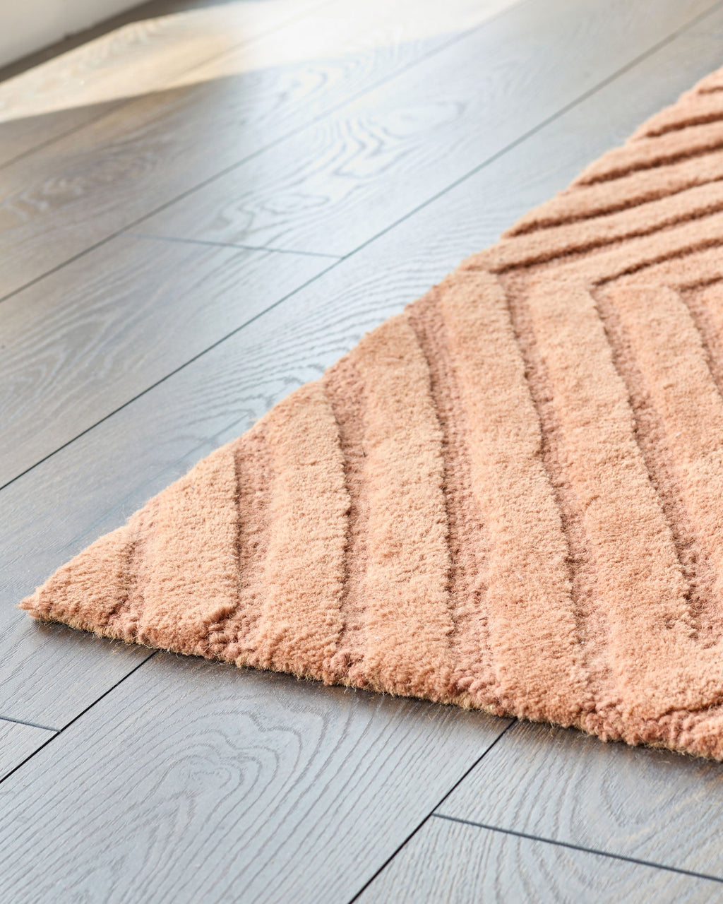 Abstract Point terracotta textured medium rug