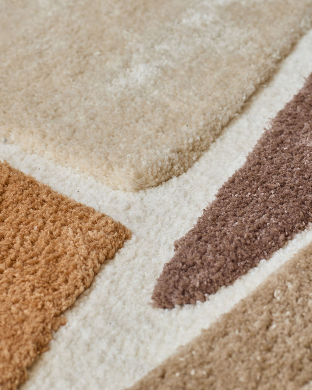 Calico cream and mocha textured medium rug