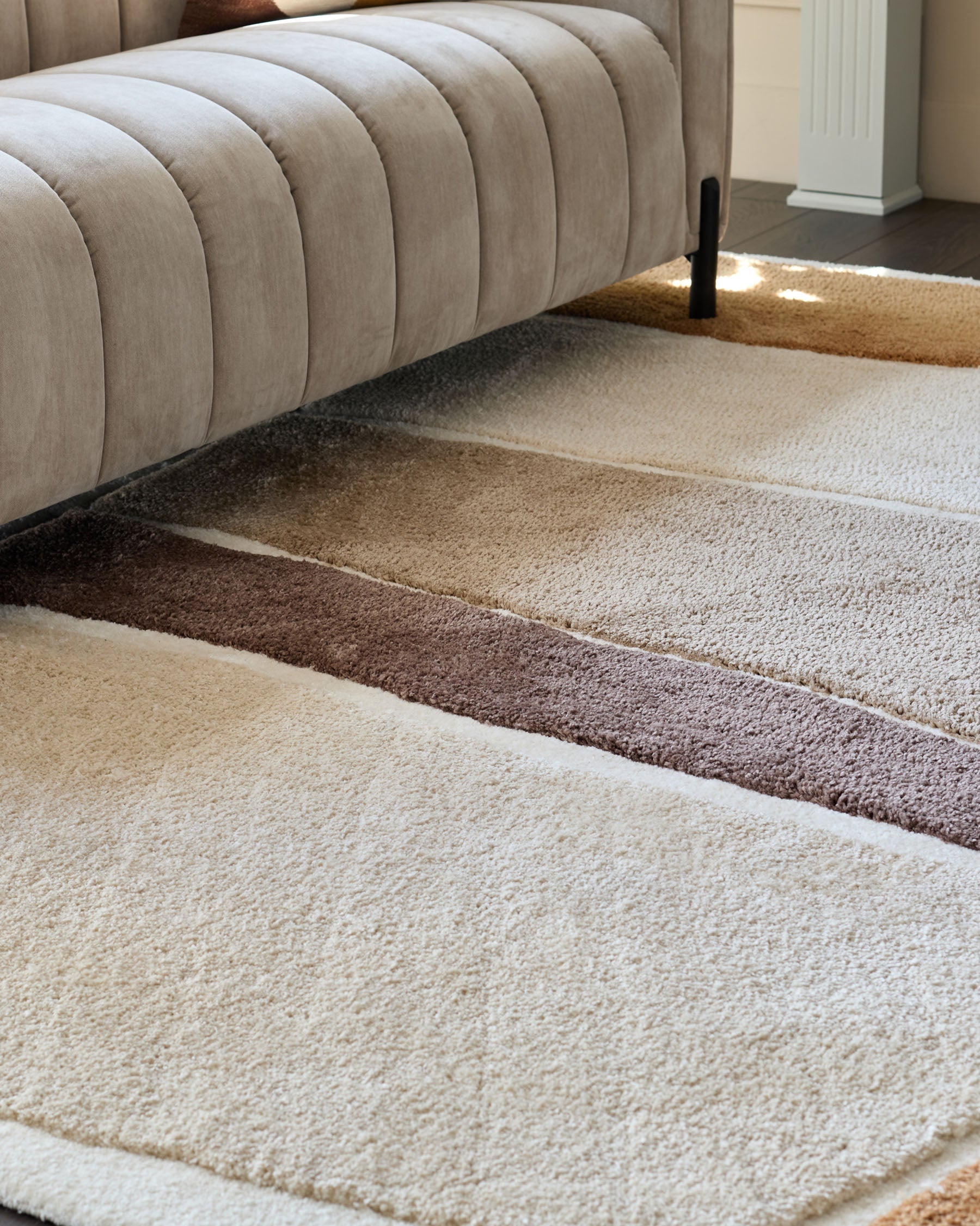 Calico cream and mocha textured medium rug