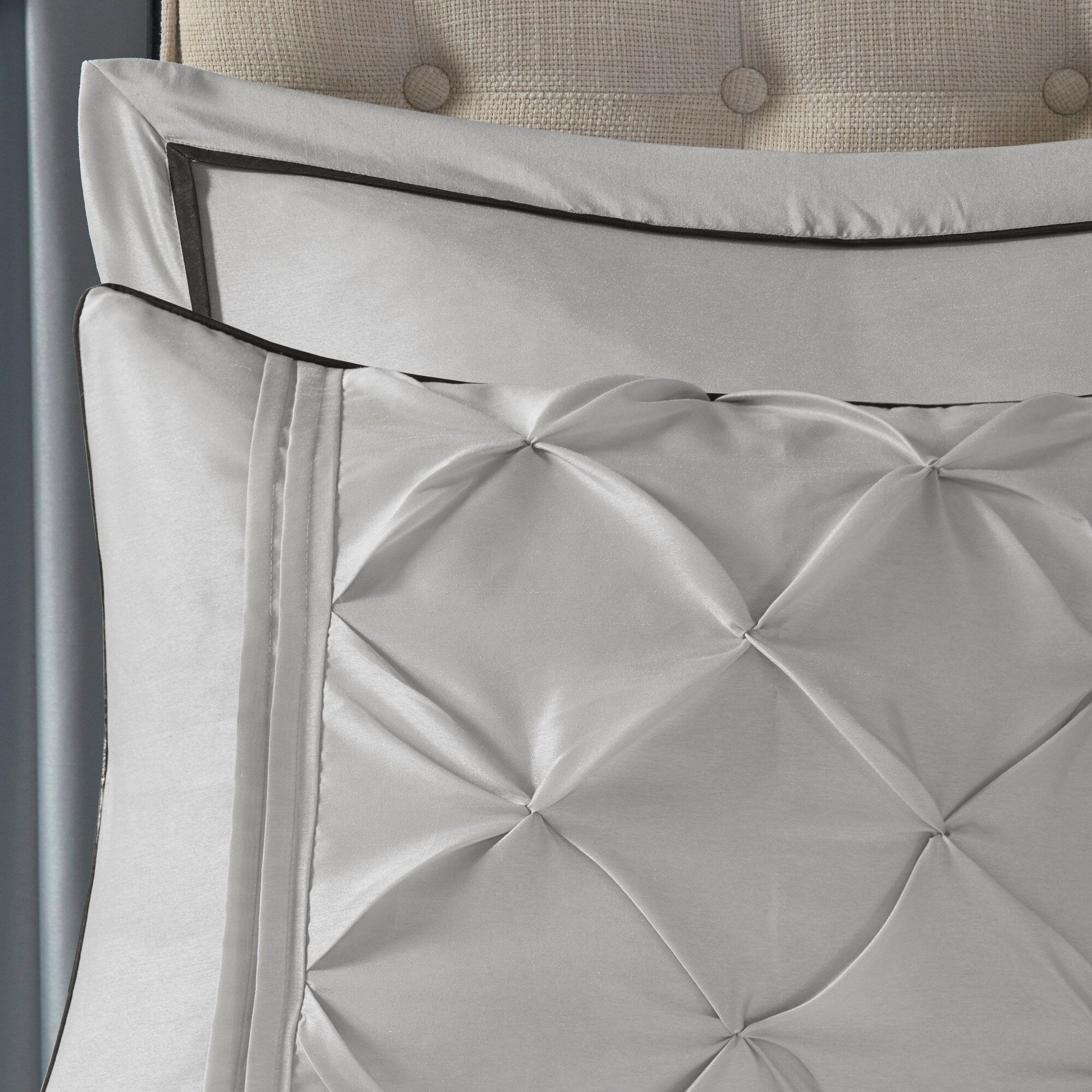 Madison Park Essentials Loretta 24-Piece Room in a Bag with Window Panels and Sheet Set