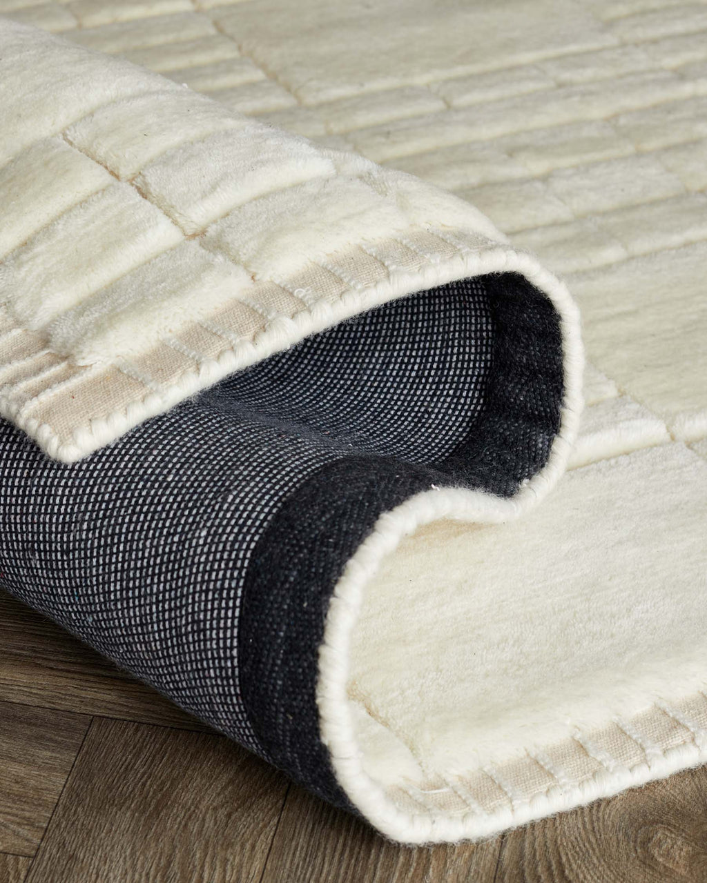 Mosaic cream sculpted wool small rug