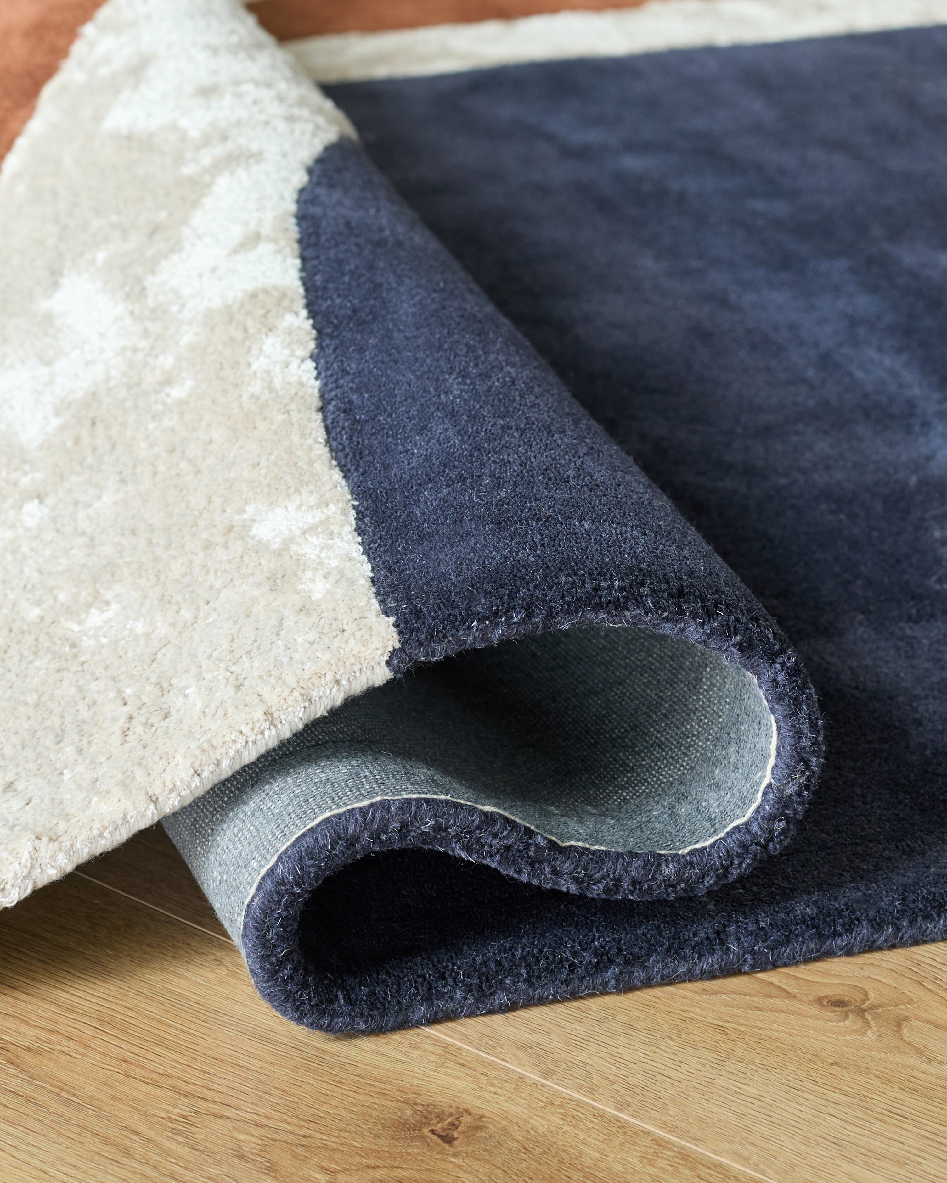 Neo navy textured medium rug