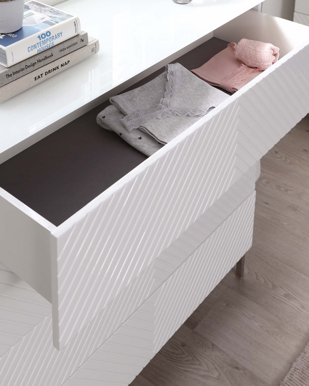 Noah White Gloss Chest Of Drawers