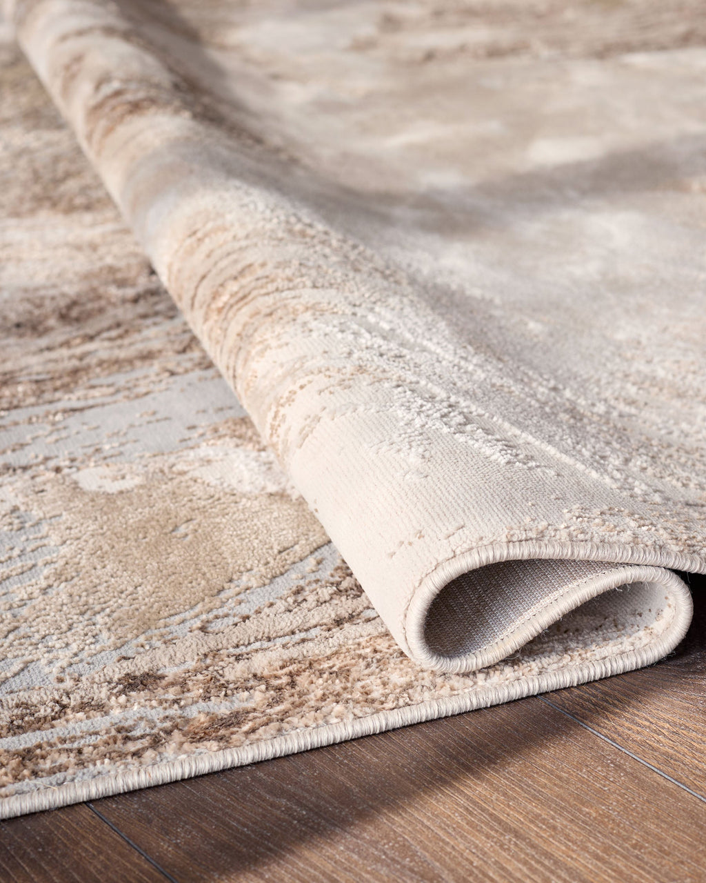 Perla Expression soft silver textured medium rug