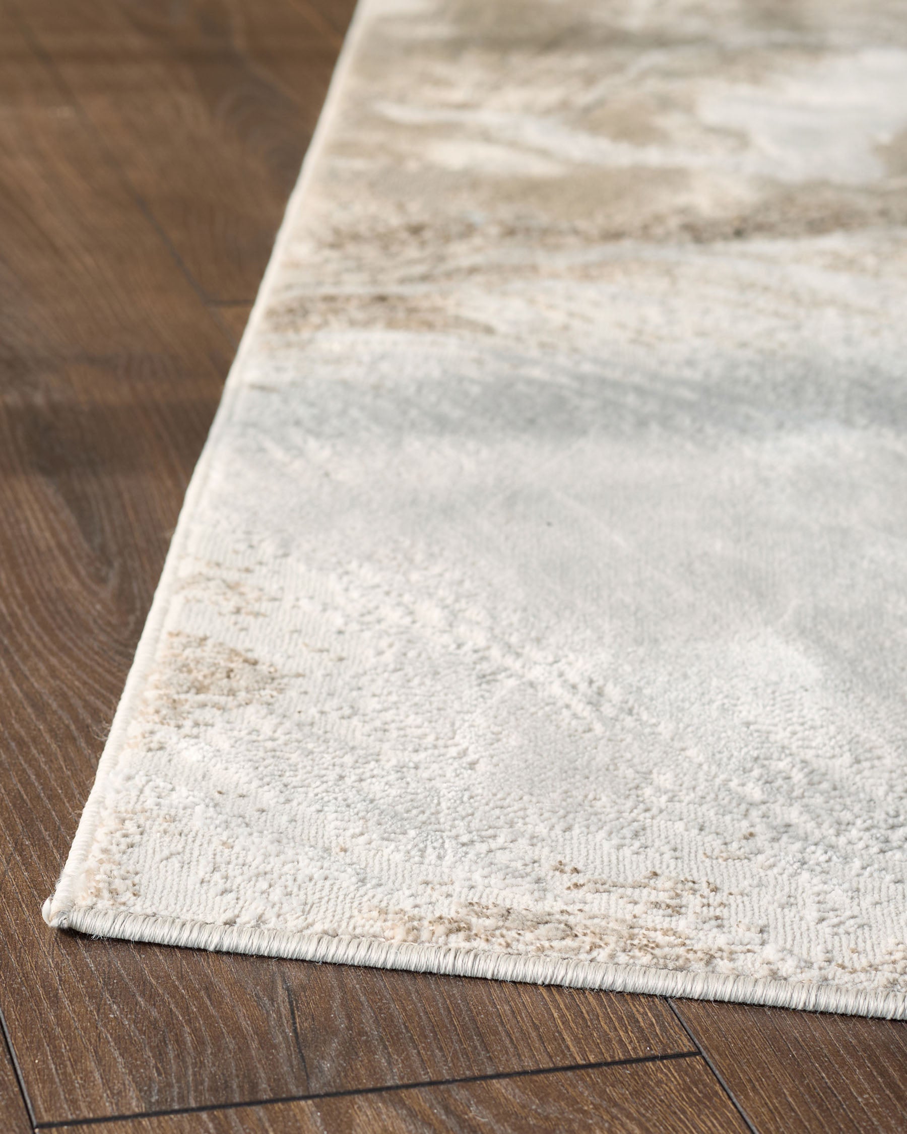 Perla Expression soft silver textured medium rug