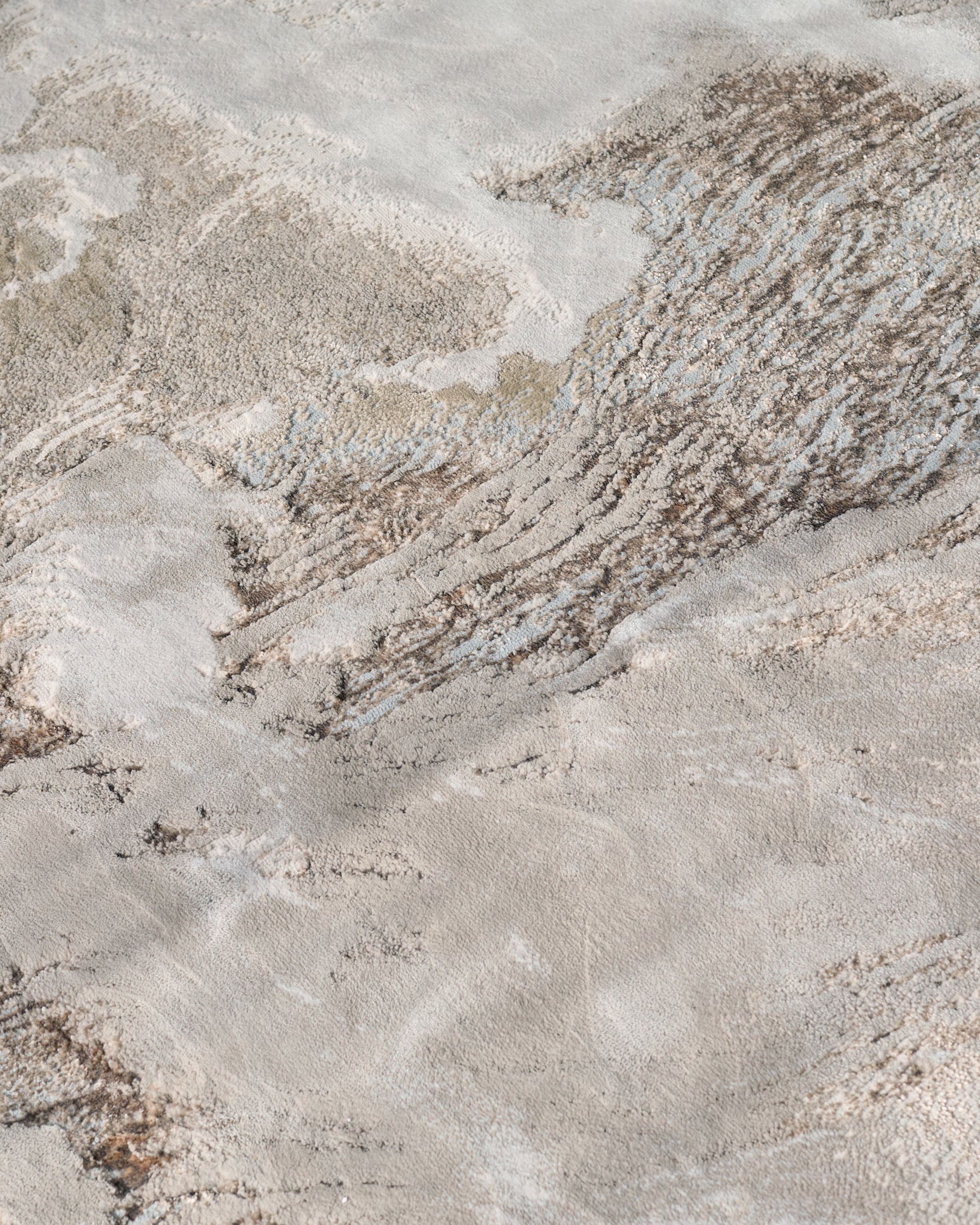 Perla Expression soft silver textured medium rug