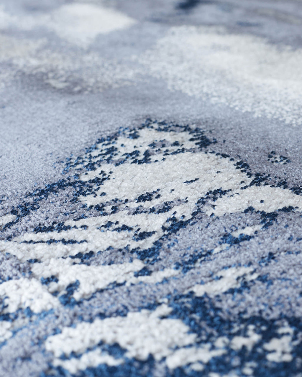 Perla dark navy textured small rug