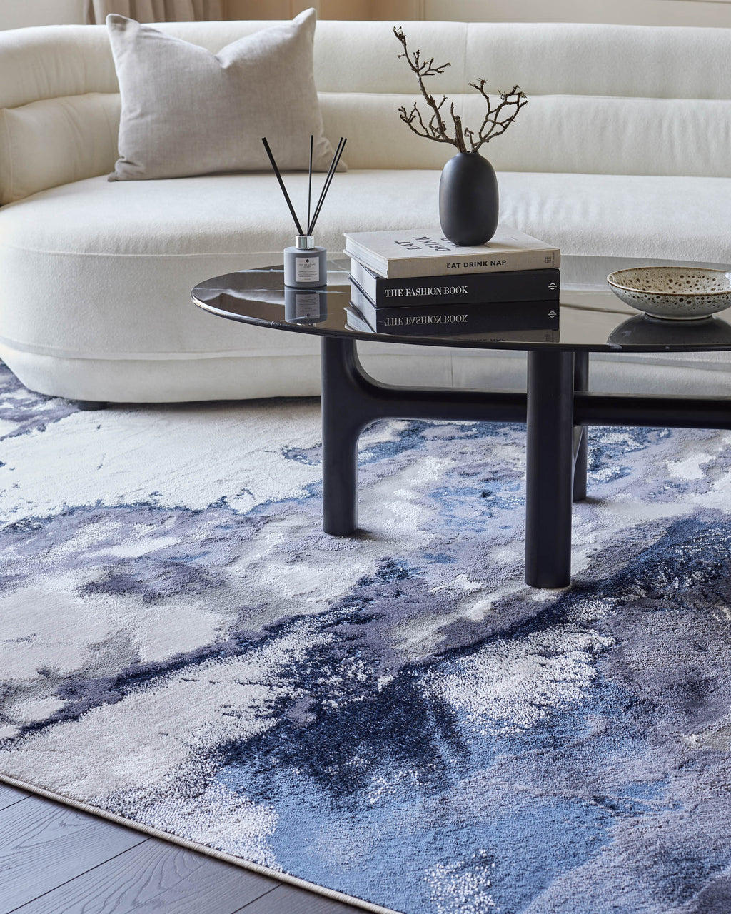 Perla dark navy textured medium rug