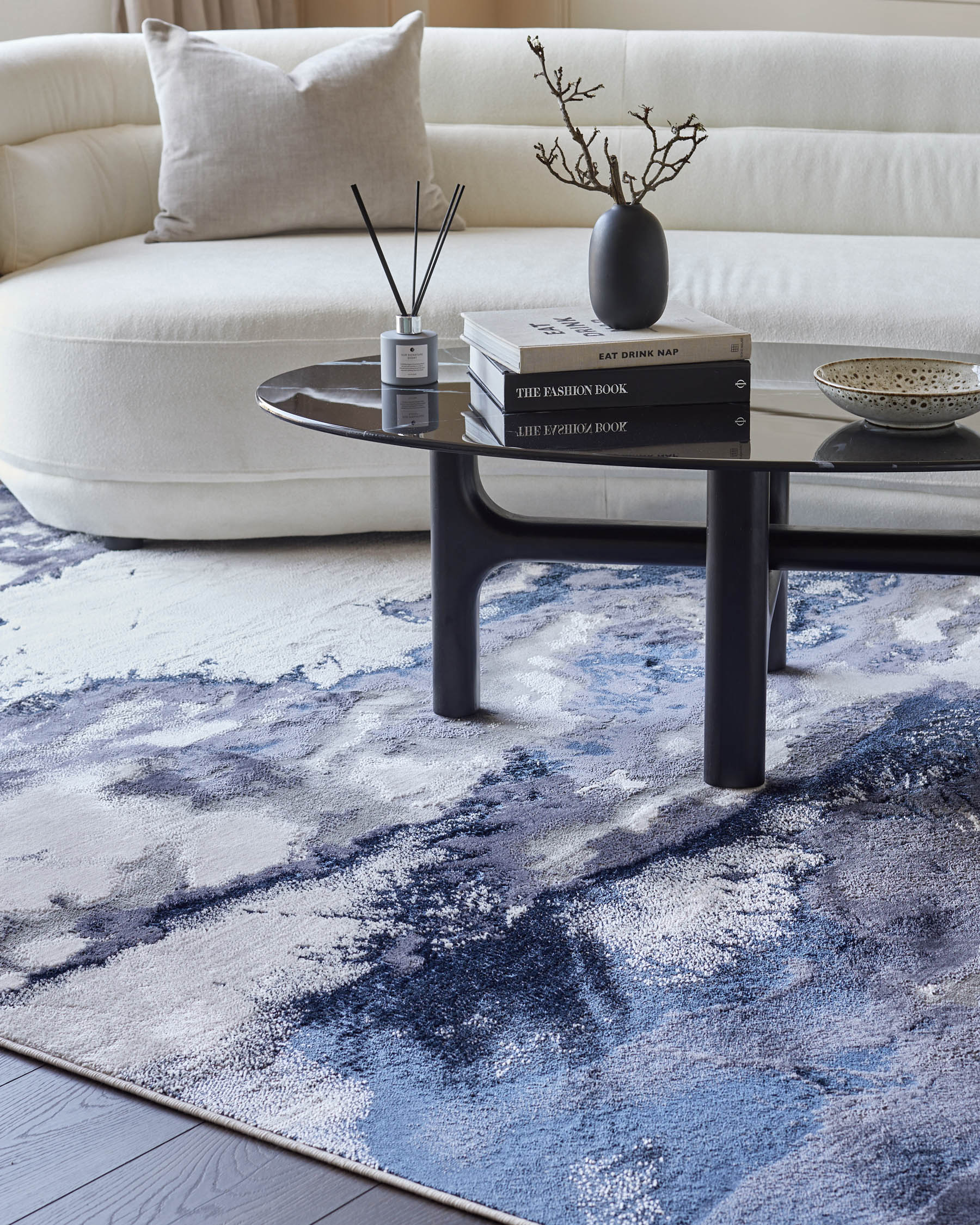Perla dark navy textured medium rug
