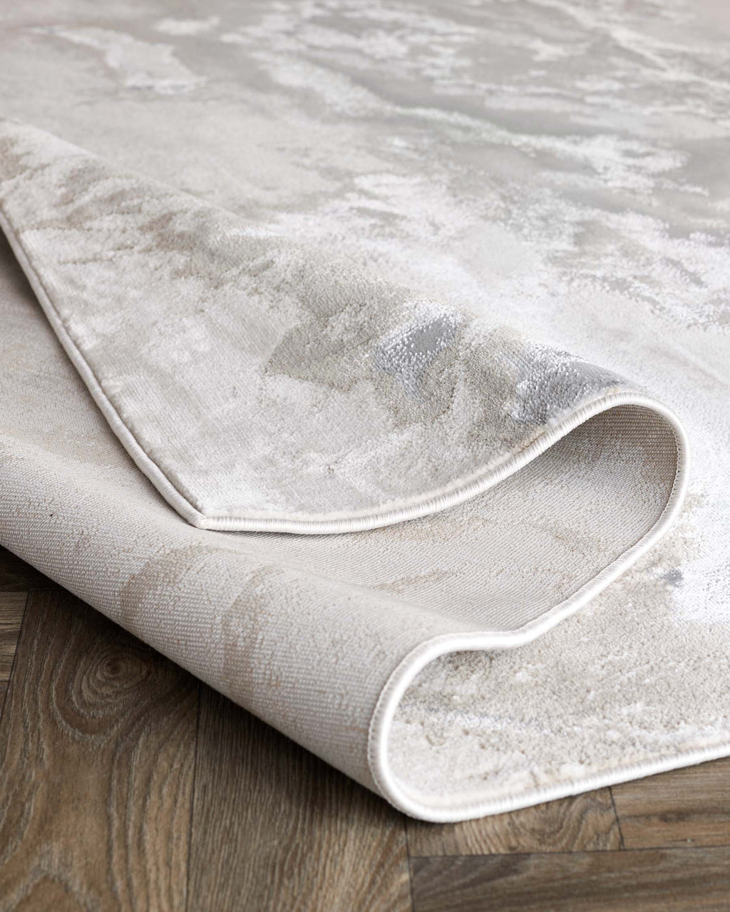 Perla silver textured large rug