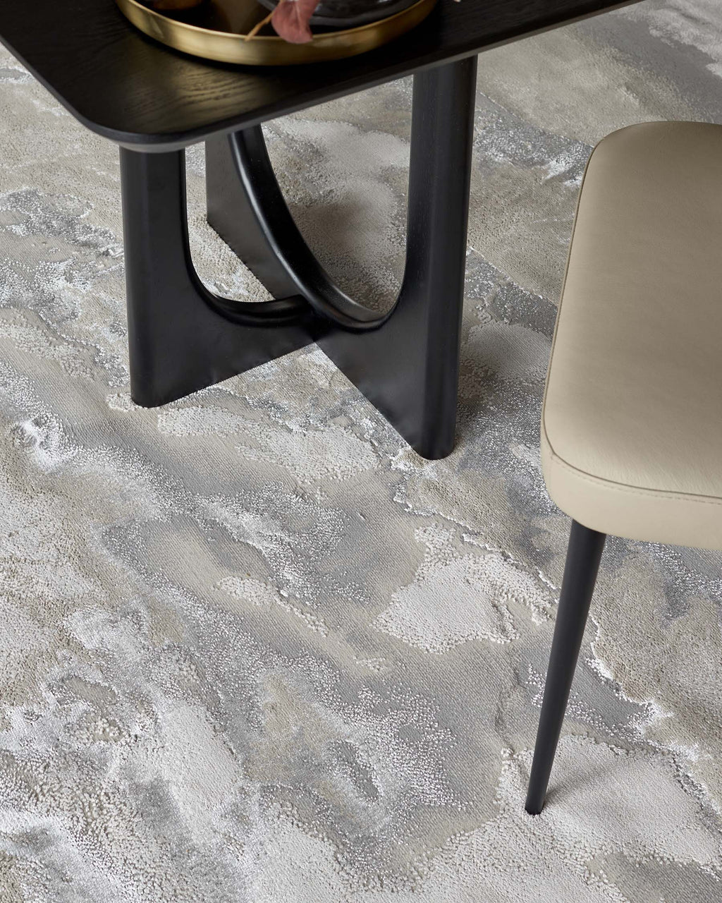 Perla silver textured medium rug
