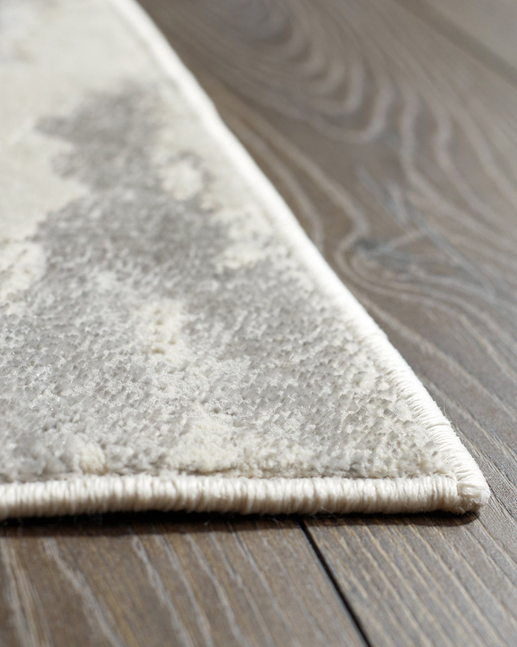 Perla soft silver textured runner rug