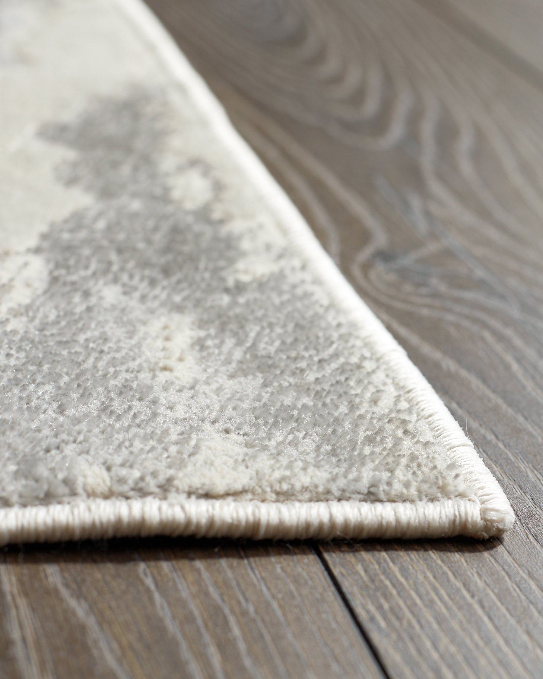 Perla soft silver textured runner rug