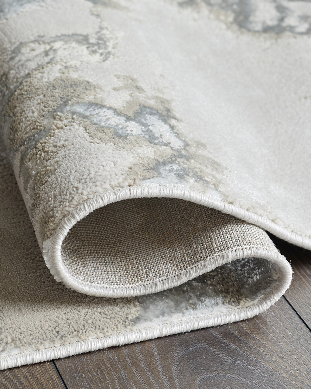 Perla soft silver textured runner rug