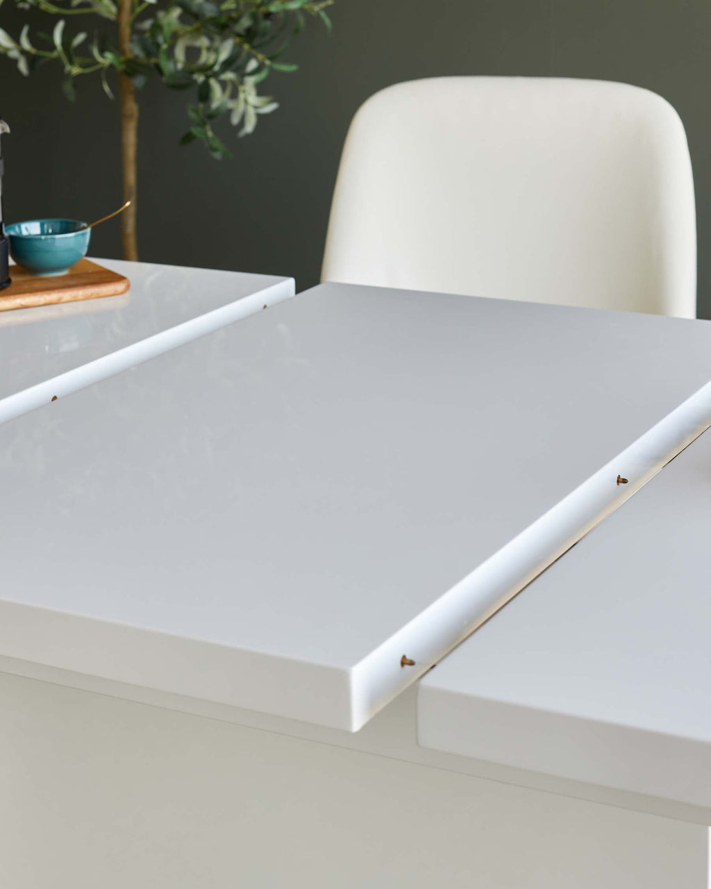 Sanza white gloss extending 6 to 8 seater dining table