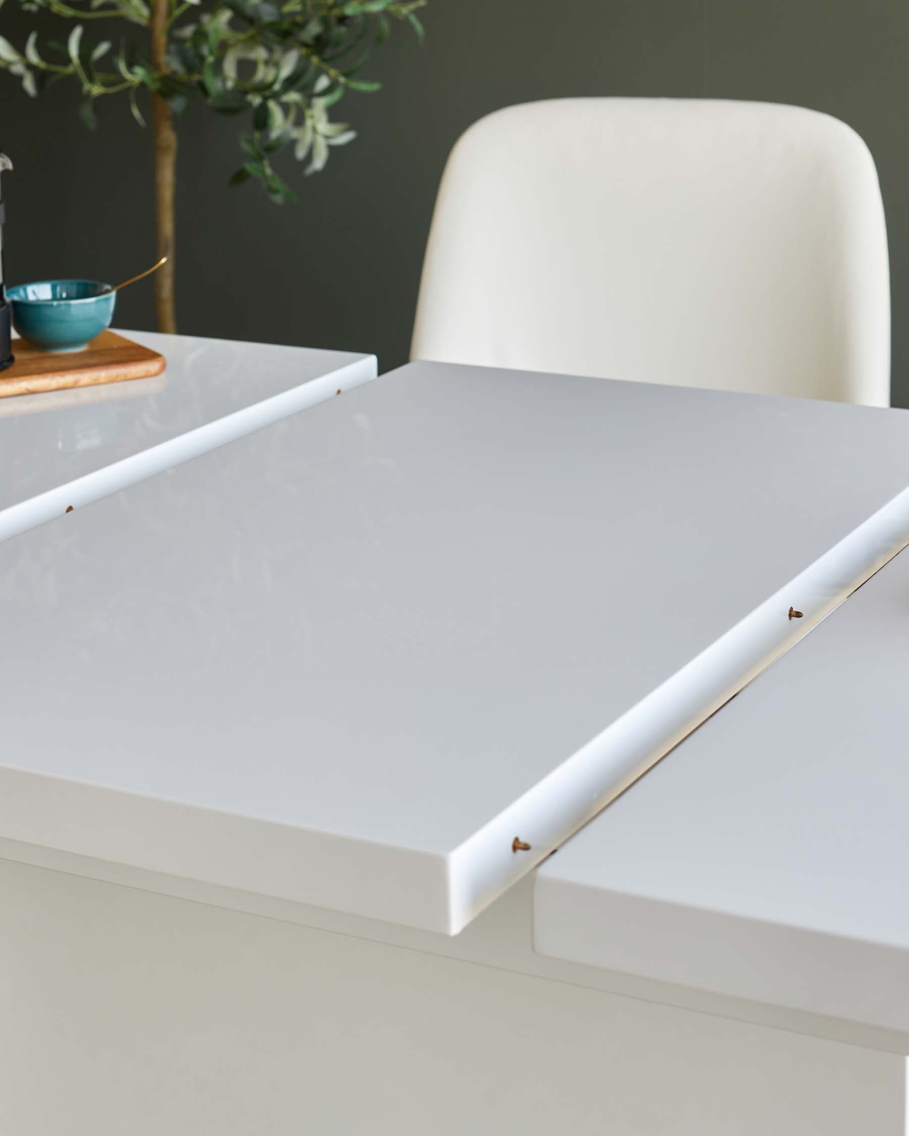 Sanza white gloss 6-8 seater table and 6 Deco dining chairs set