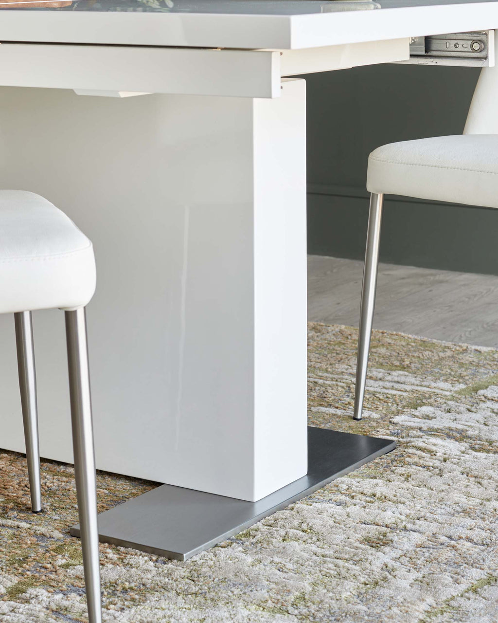 Sanza white gloss extending 6 to 10 seater dining table